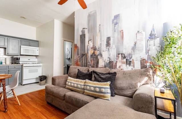 Charming 2BR (6 Beds) | Walk to NYC Transit