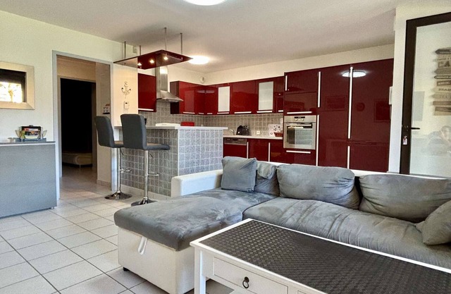 Charming 2BR Apartment in Argelès Village, Sleeps 4, Close to Shops and 3km from Beach