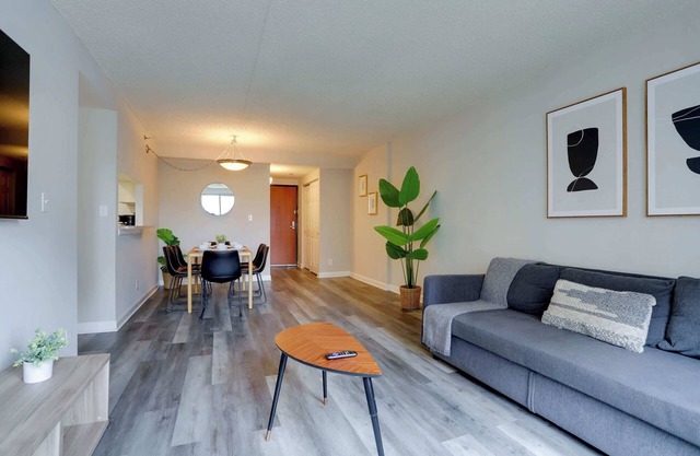 Charming 2BR Apt in Great Location