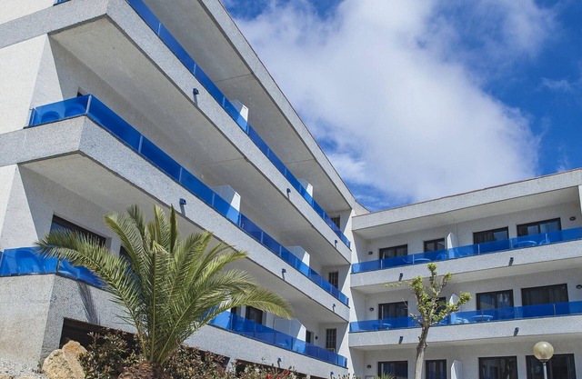 Charming 2BR Apt with Pool, 150m from Beach, A/C, Free WiFi, Parking Available