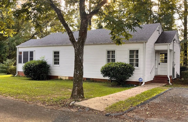 Charming 2BR cottage in Centreville. Close to Tuscaloosa and Birmingham