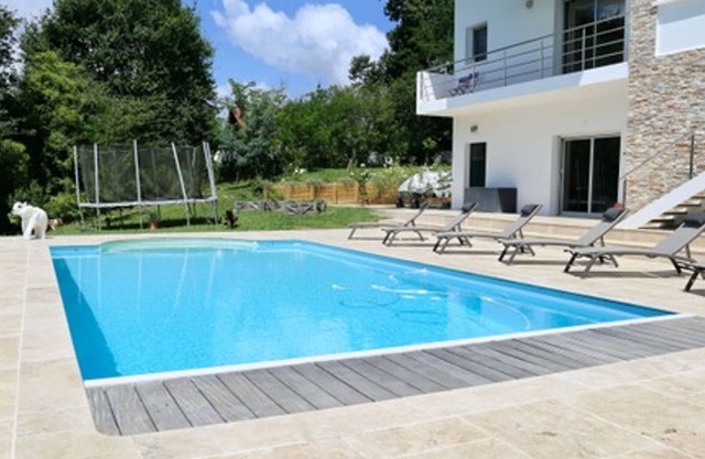 Charming 2BR Garden Apt with Pool Access near Basque Coast & Bayonne