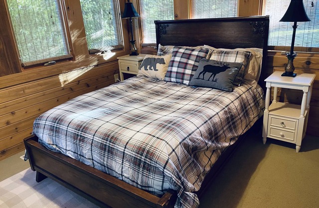 Charming 2BR (Sleeps 4) Coach House w/Lake Michigan Access