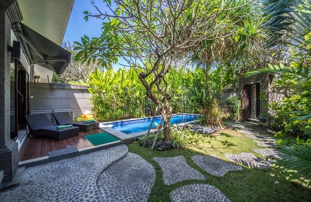 Charming 2BR Villa, PRIME LOCATION! - 4Min Drive To Beachwalk Shopping Center!