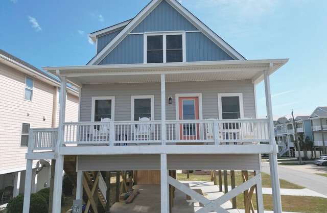 Charming 3-Bedroom House-One Block from Beach!