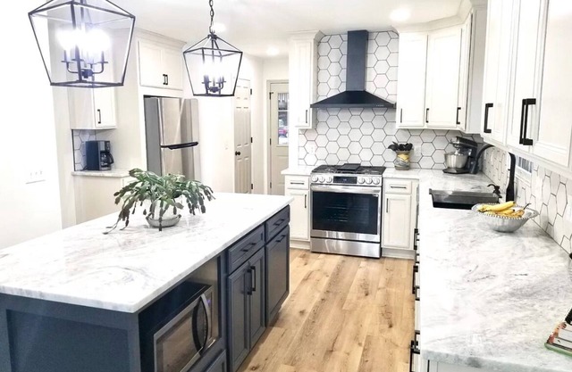 Charming 3-bedroom house in marvelous Estill Springs lake front community