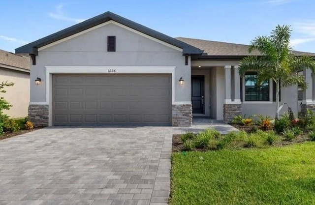Charming 3-bedroom 3 bth house with fitness room and pool nBiscayne Landing