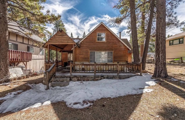 Charming 3-bedroom house with AC and WiFi in Big Bear Lake