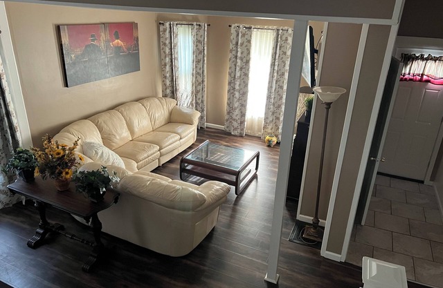 Charming 3-bedroom apartment in Corning with WiFi, AC on Disc Golf Course