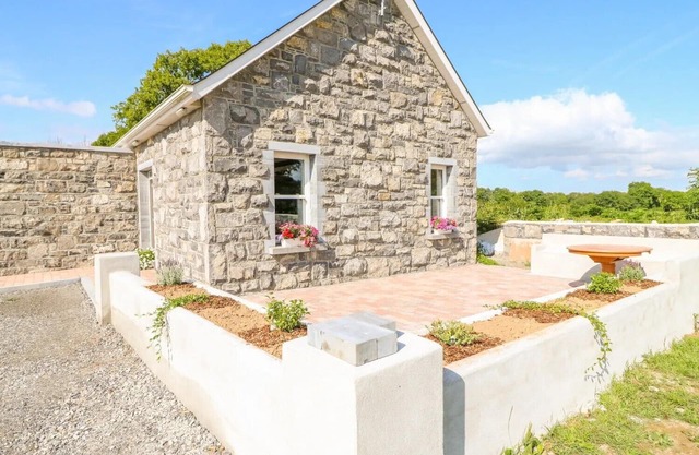 Charming 3-bedroom cottage in Dromineer, Lough Derg with WiFi