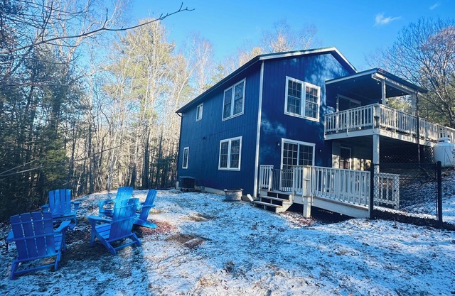 Charming 3-bedroom cottage with WiFi and AC in lovely Basye