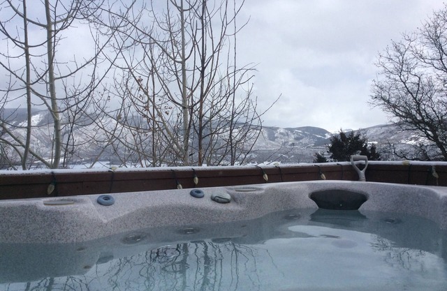 Charming 3 Bedroom family house with hot tub on 2 acres panoramic views