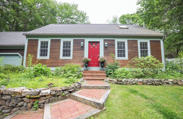 Charming 3 bedroom fully equipped house near Dock Square & Mother's Beach