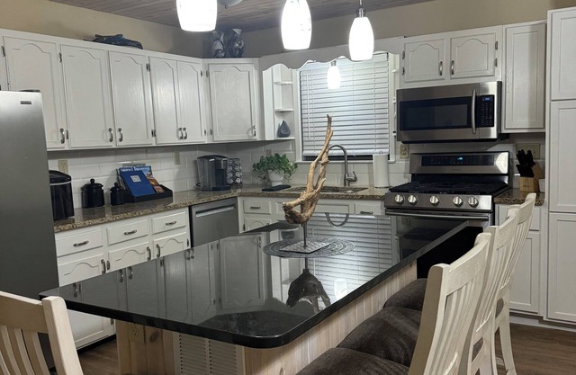 Charming 3-bedroom house with breathtaking views of the Lake of the Ozarks