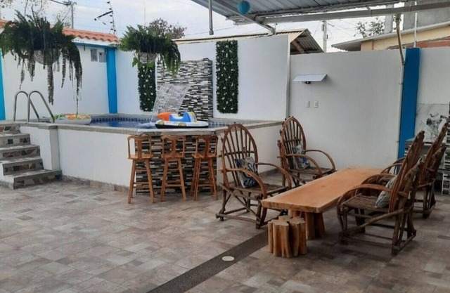 Charming 3-bedroom house with Pool WiFi, AC in Ballenita near to the beach.
