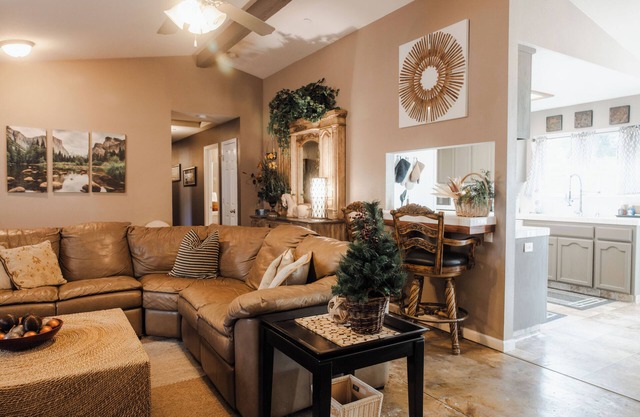 Charming 3-bedroom home perfect for families or larger groups in Oakhurst, CA.