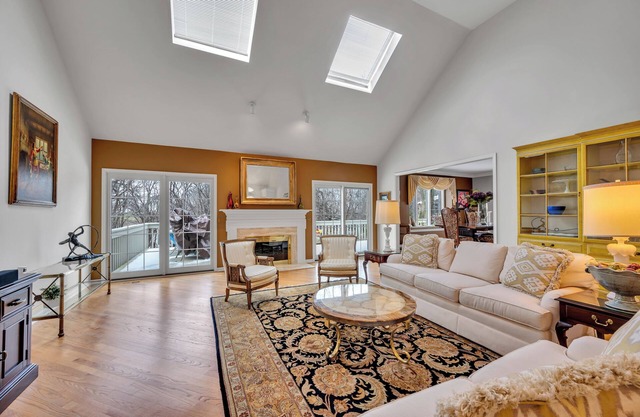 Charming 3-bedroom house in lovely Winfield, Illinois with WiFi, AC