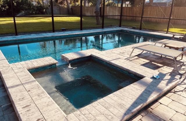 Charming 3-bedroom house with Pool/Spa, WiFi, Laundry in Nokomis near the beach
