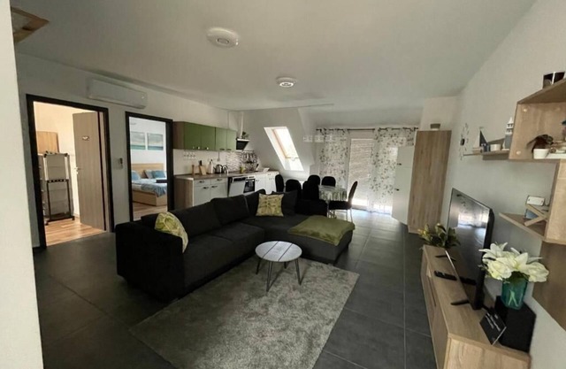Charming 3-bedroom apartment with AC and WiFi in welcoming Balatonlelle