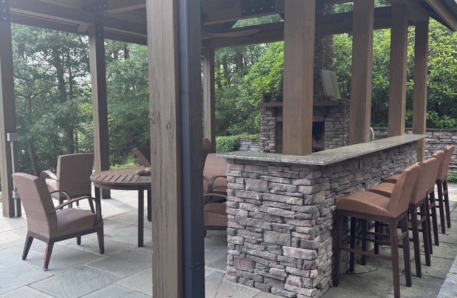 Charming 3-bedroom lake house with outdoor recreation space and a large dock.