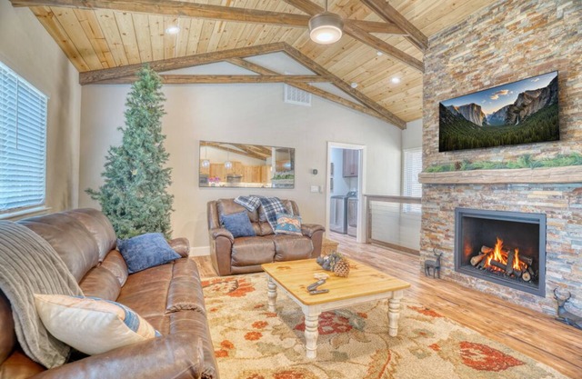 Charming 3-bedroom mountain house in Groveland with AC
