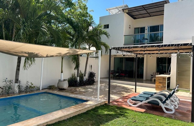Charming 3-bedroom Private Pool Villa with AC and WiFi in enjoyable Mérida