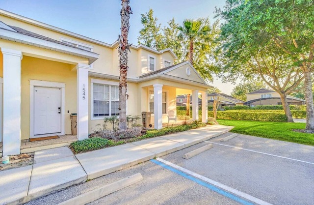 Charming 3-bedroom townhome near to attractions