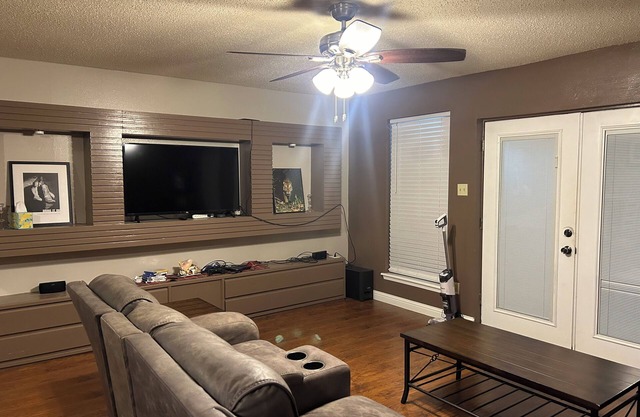 Charming 3-bedroom townhome with AC and WiFi in brilliant Houston