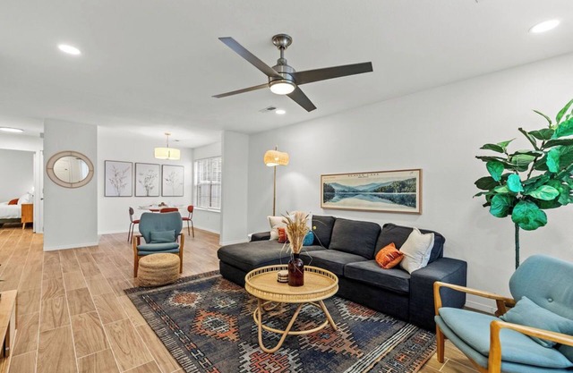 Charming 3-bedroom townhome in midtown Fayetteville close to everything!
