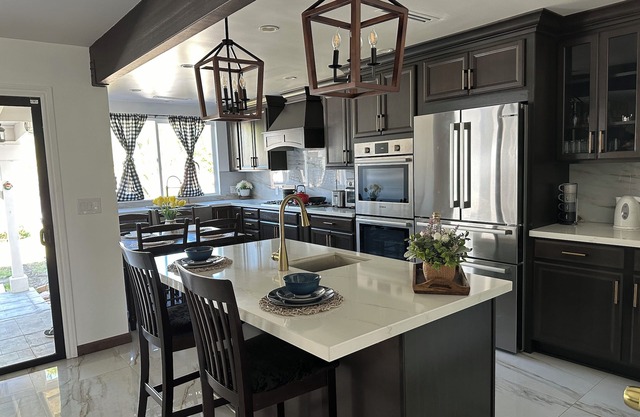 Charming 3-bedroom house in amazing West Hills with AC, WiFi