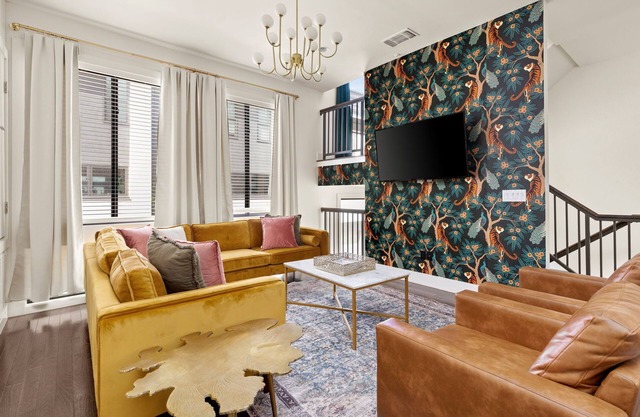 Charming 3-bedroom townhome! Spacious with Luxury! Private Rooftop Views!