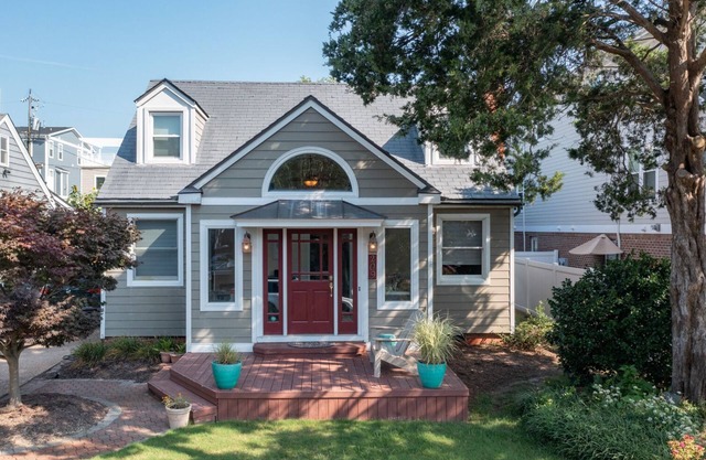 Charming 3 BR North End Beach Cottage One Block to the Beach - Private Parking + Private Backyard
