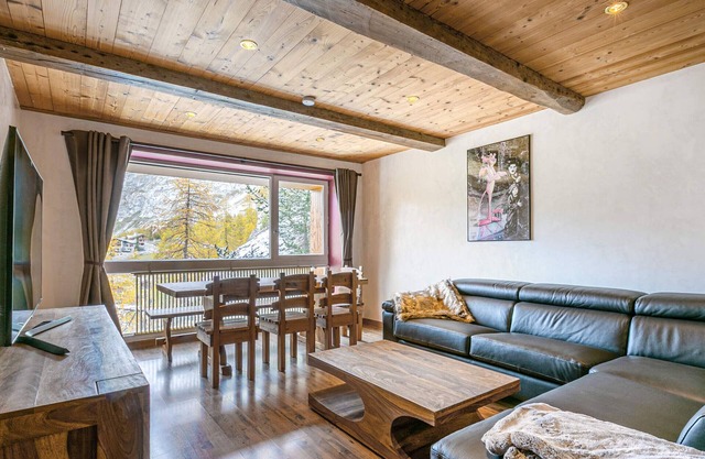 Charming 3-Room Apartment with WiFi, Ski Shuttle Access, Mountain Views