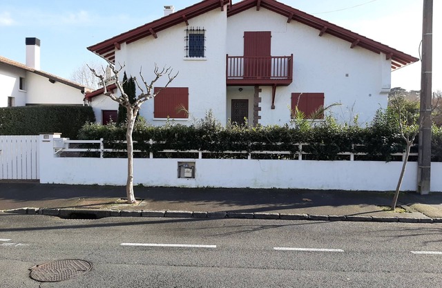 Charming 3-Star Beach House, Ideal for Families, with Garden and Parking