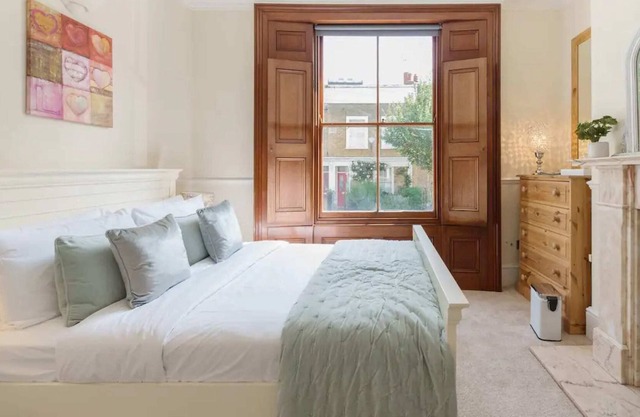 Charming 3BD Flat - 5 Minutes to Victoria Park