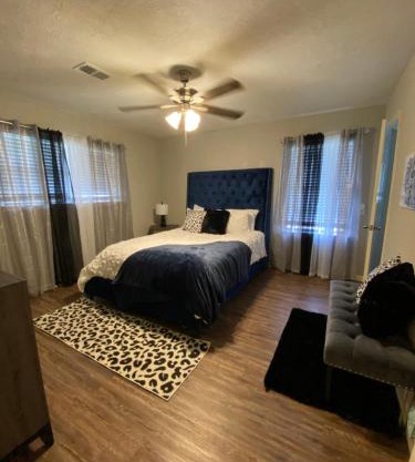 Charming 3Bdrm Retreat Near HCU