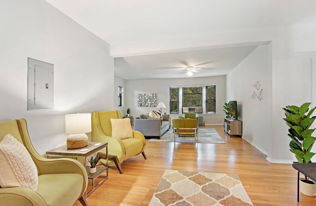 Charming 3BR Chicago Apt in Prime Location