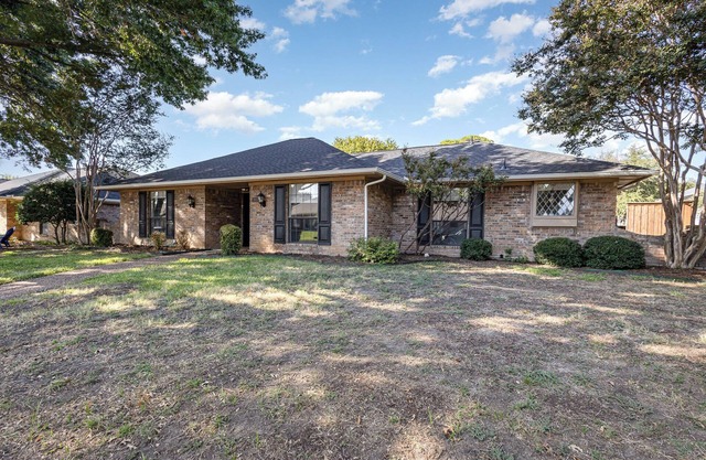 Charming 3BR home with Pool, Hot Tub and King Bed in Allen