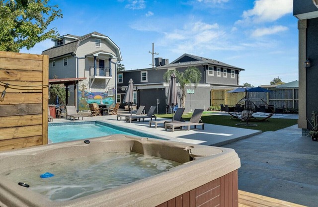 Charming 3BR Retreat w Shared Pool & Hot Tub, NOLA