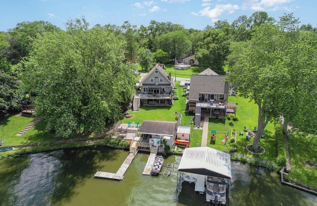 Charming 4-bedroom house in peaceful Private Lake Dalecarlia w OUTSTANDING views