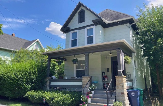 Charming 4-bedroom Victorian house. Great location~Enchanting Niagara Falls USA