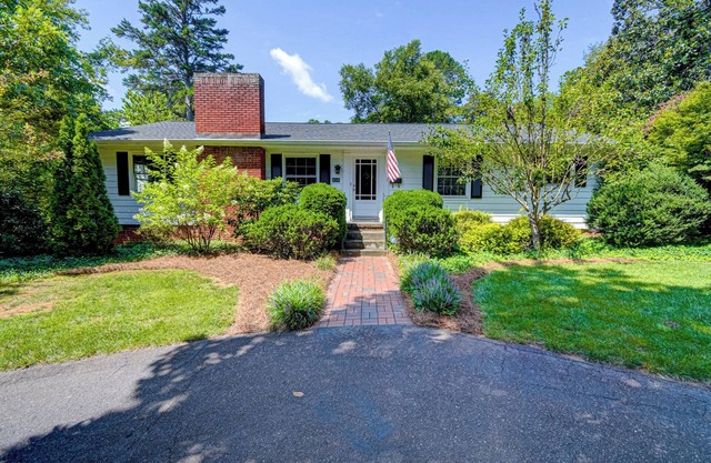 Charming 4-bedroom house with WiFi and AC in lovely Winston-Salem