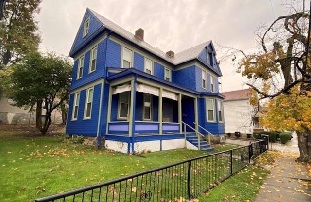 Charming 4-bedroom family friendly house in Monongahela. Make yourself at home!