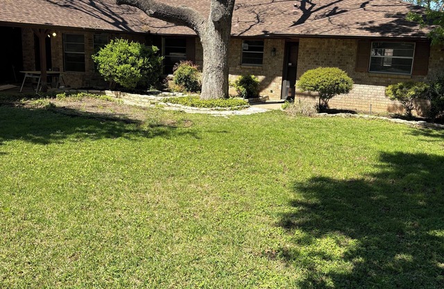 Charming 4-bedroom house with WiFi and “stock tank” pool in beautiful Georgetown