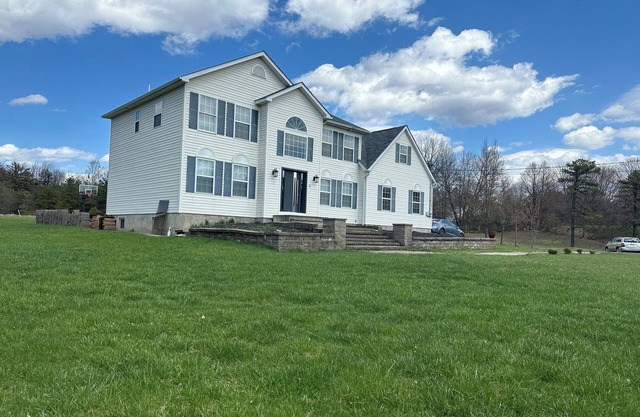 Charming 4-bedroom house with WiFi, AC in wonderful Scotrun