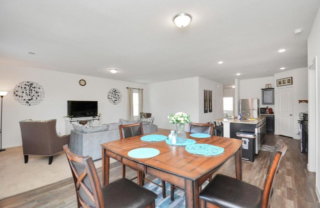 CHARMING 4 BEDROOMS BROOKSHIRE/KATY WITH GYM