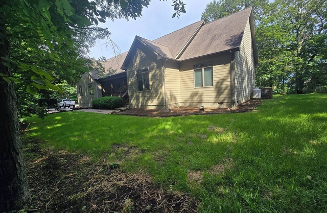 Charming 4bedroom single story home in Wintergreen VA. 2Primary suites, flat lot