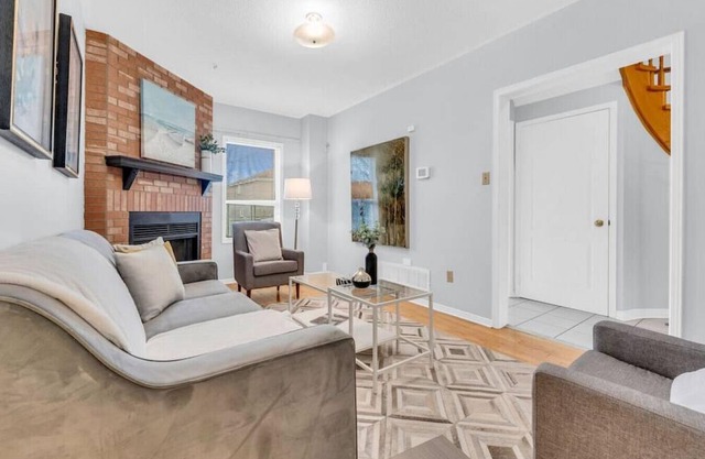 Charming 4BR Home in Richmond Hill Patio WFH Setup
