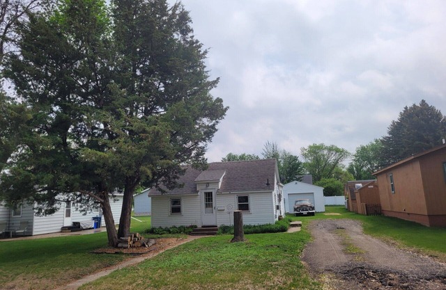 Charming 4kingsize bed house in Benson with AC,WIFI,CableTV,Firepit,Washer/Dryer