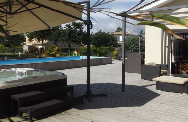 Charming 5-bedroom villa with air-conditioning, swimming pool and spa + electric recharging point
